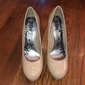 ✨Nude Pumps✨